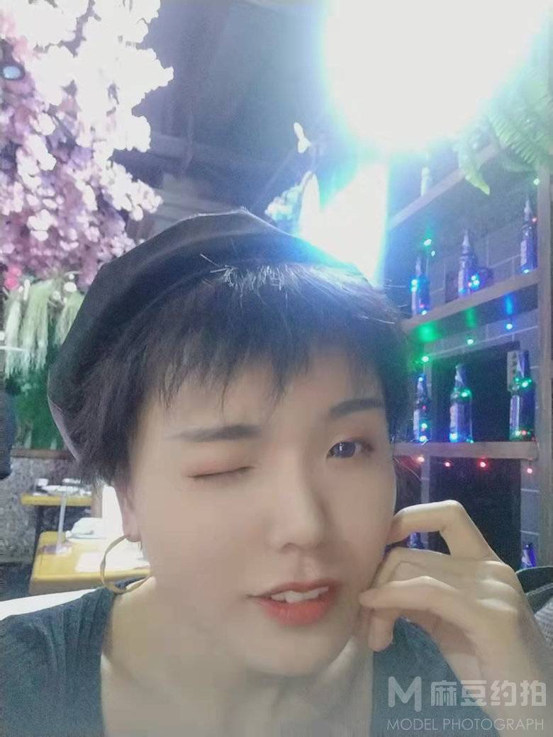 情绪模特