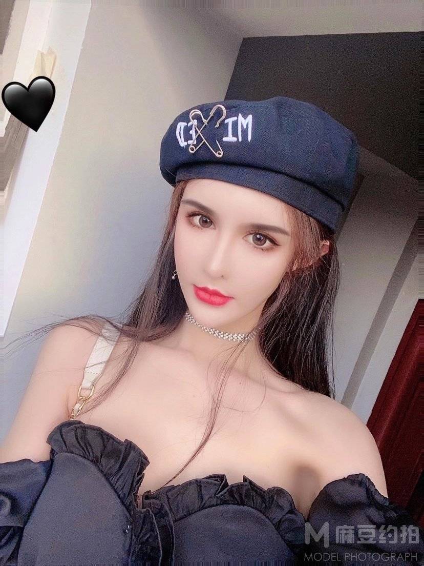黑白模特