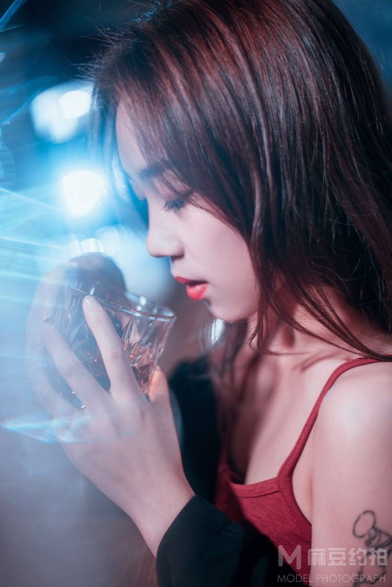 情绪模特