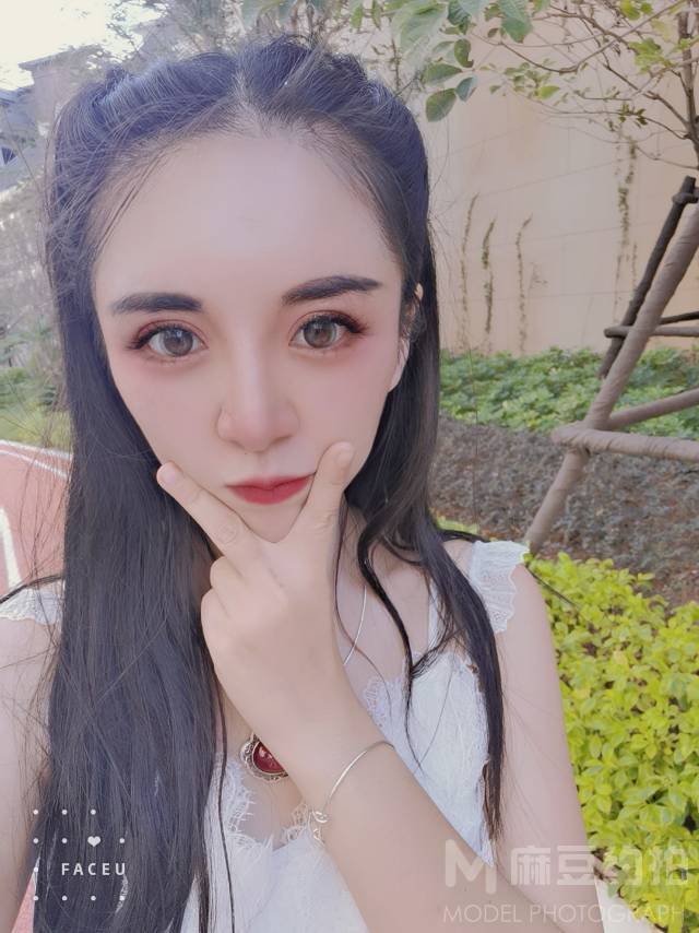 妆容模特