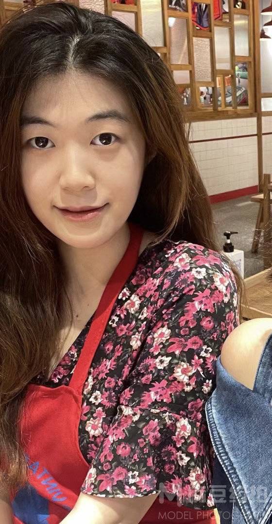 黑白模特