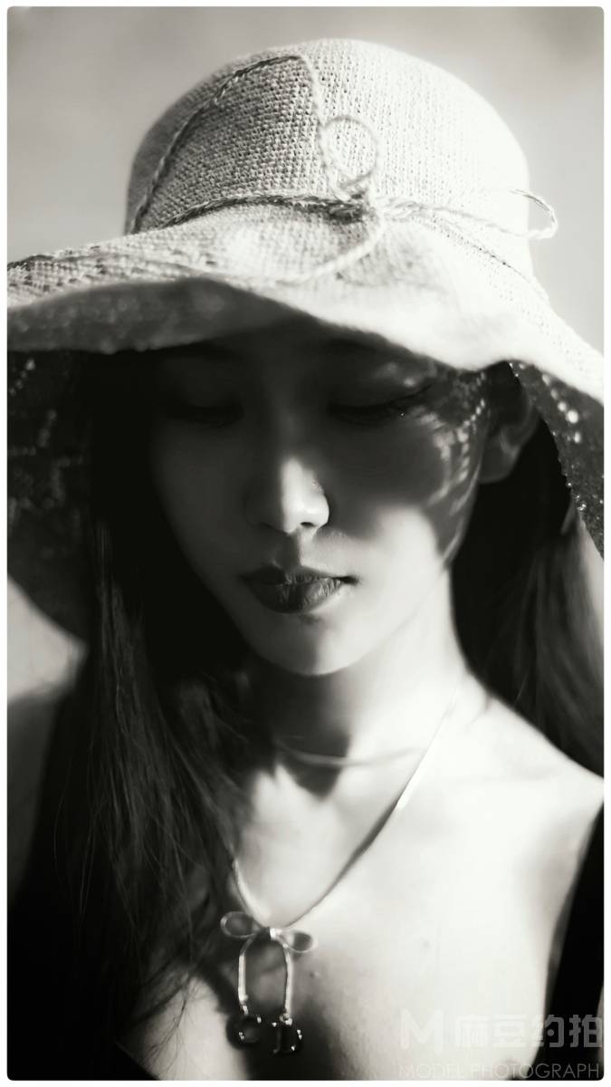 黑白模特