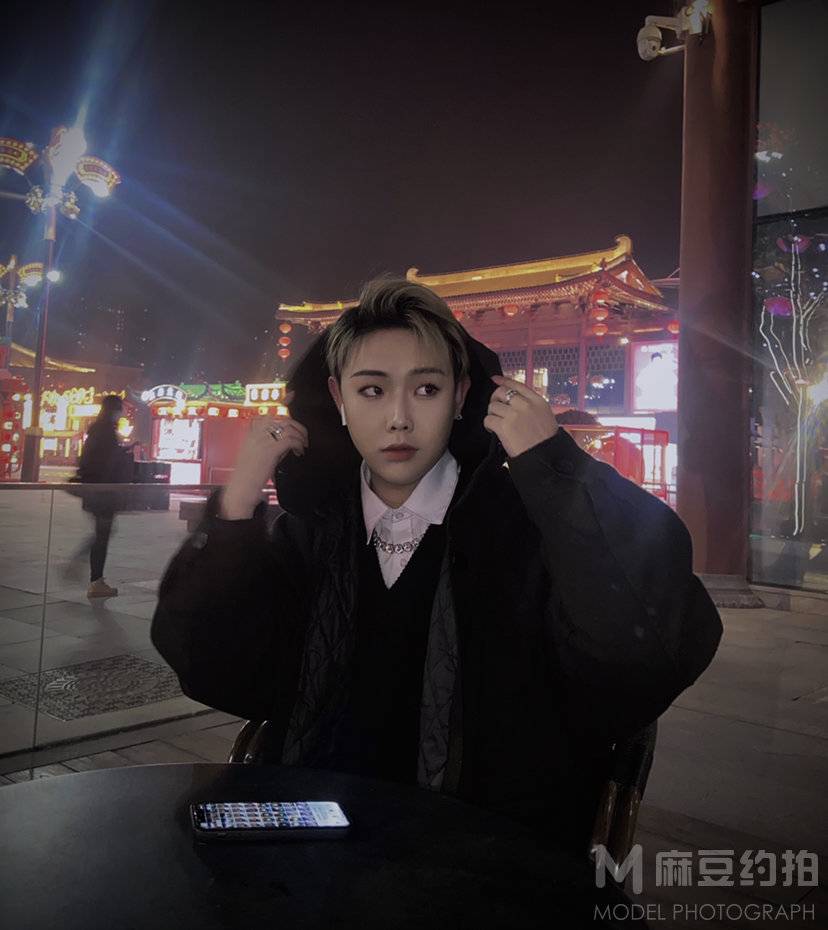 情绪模特