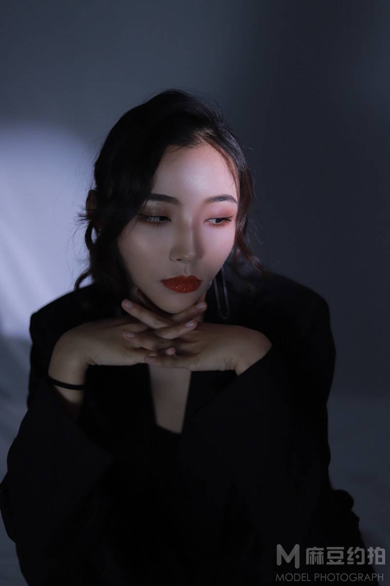 情绪模特