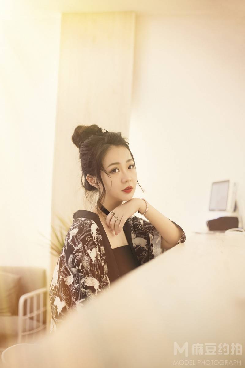 情绪模特