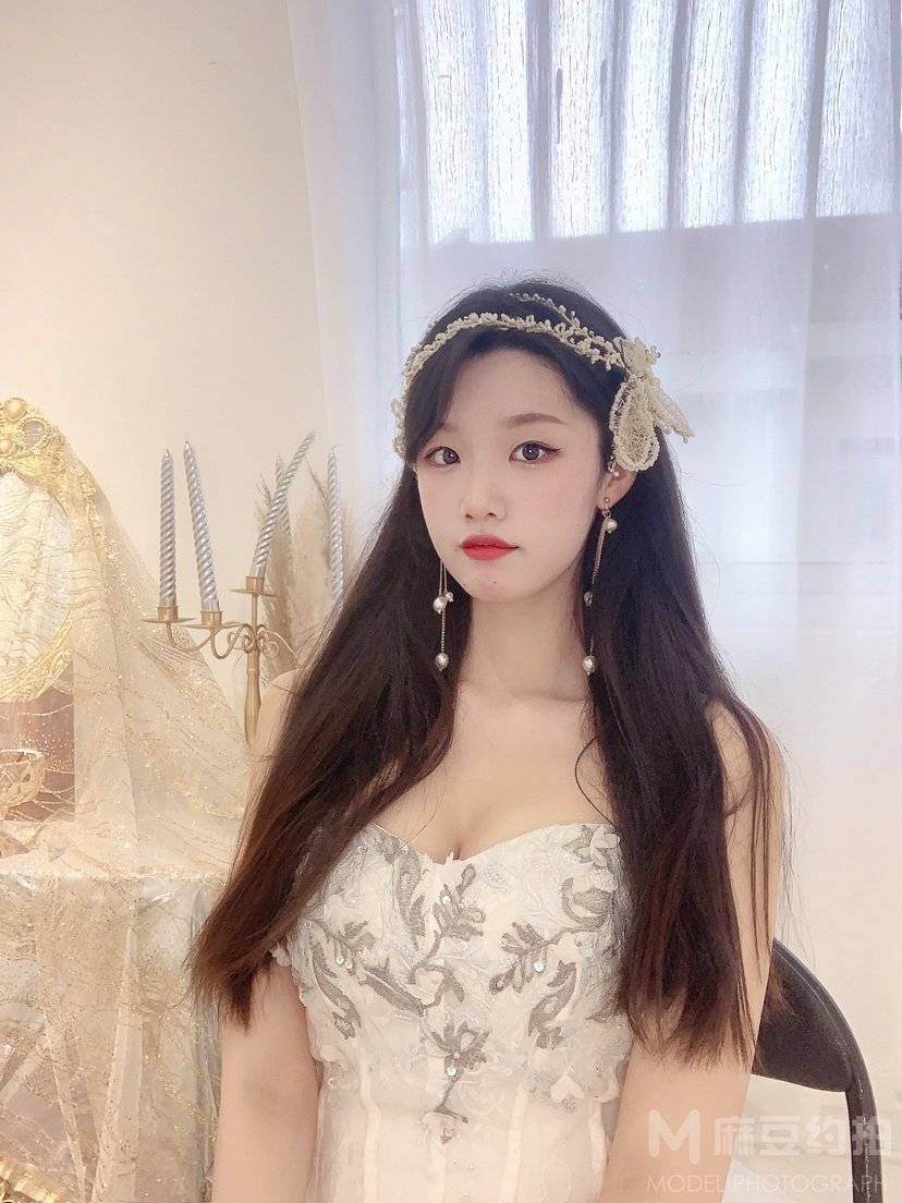 黑白模特