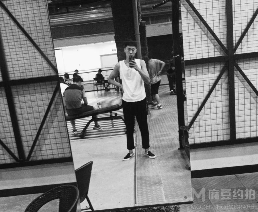 黑白模特