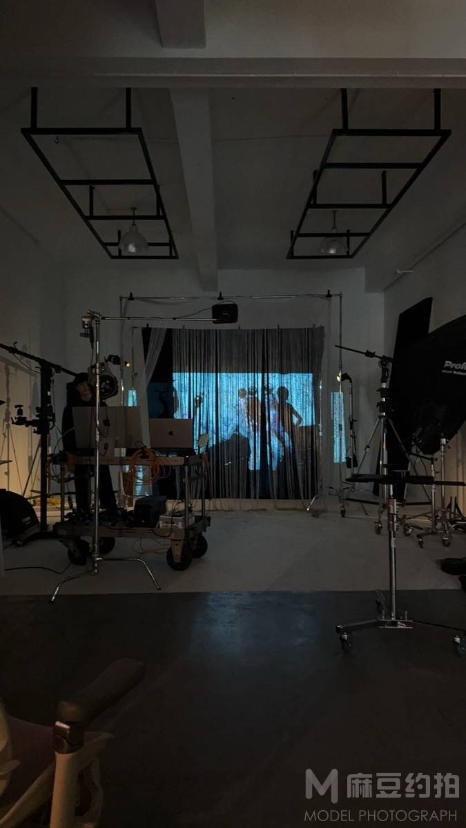 黑白模特