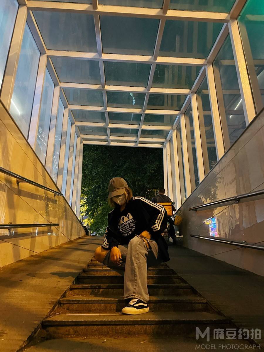 情绪模特