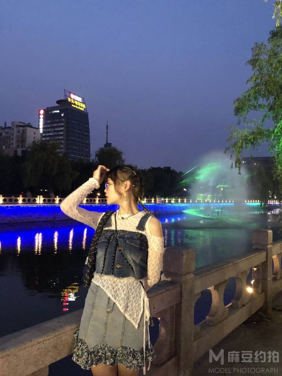 夜景模特