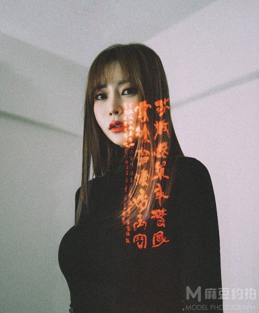 情绪模特