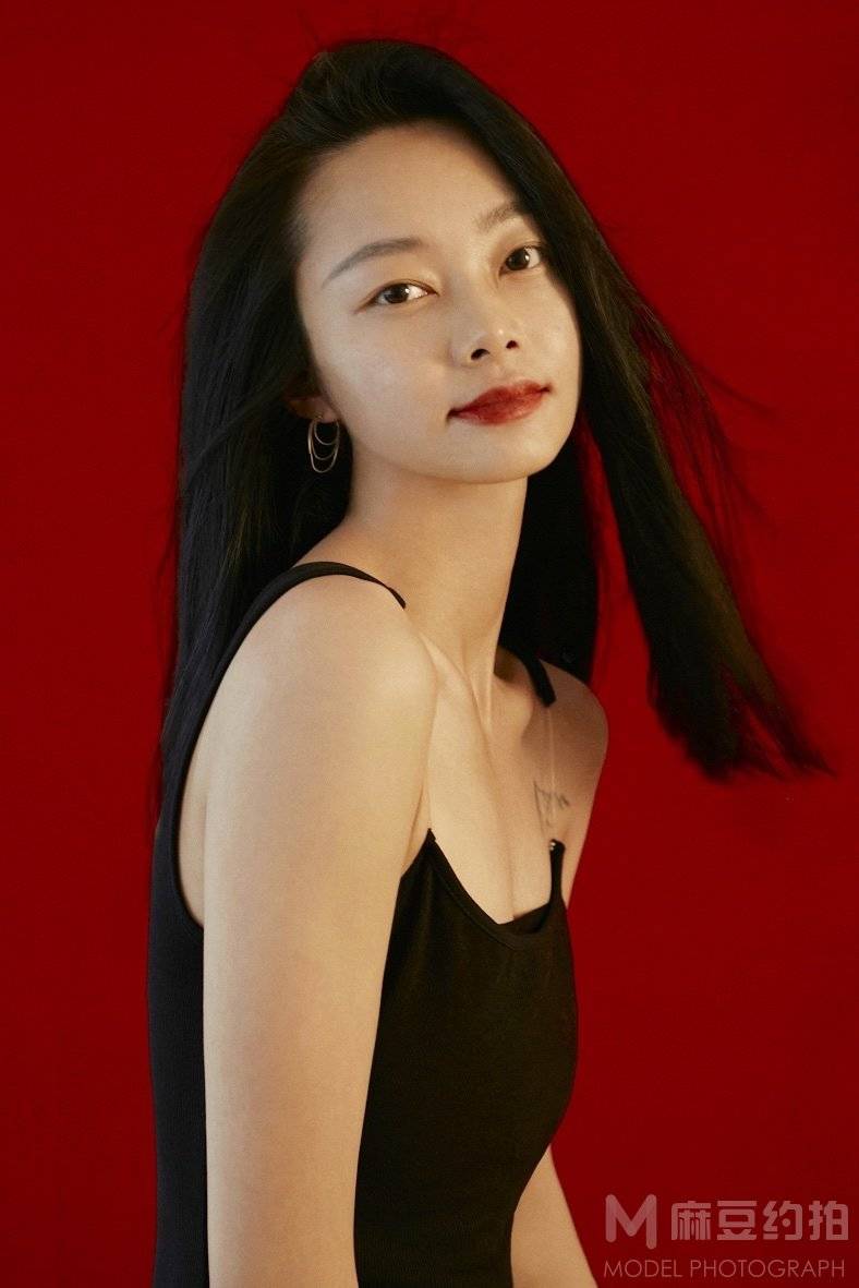 黑白模特