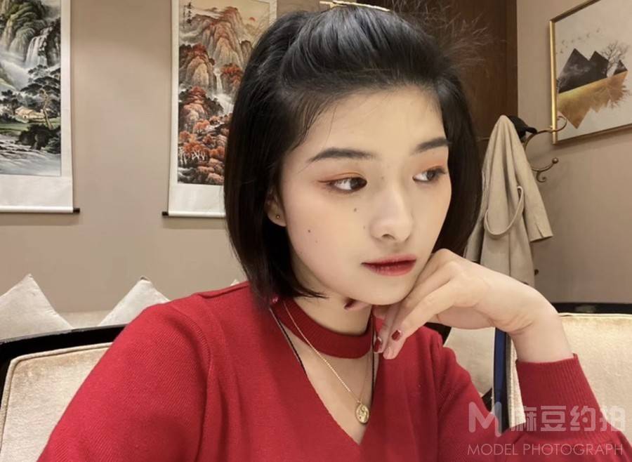 情绪模特