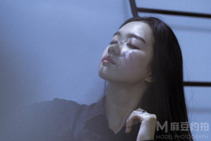 情绪模特