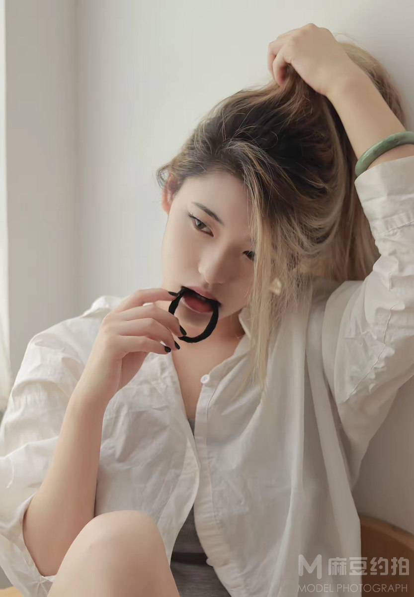 黑白模特