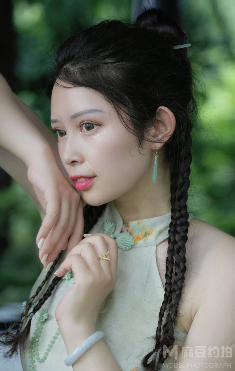 情绪模特