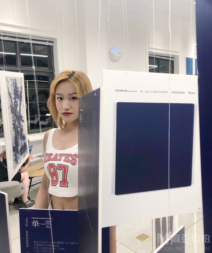 情绪模特