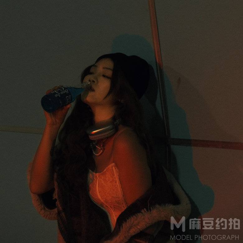 情绪模特