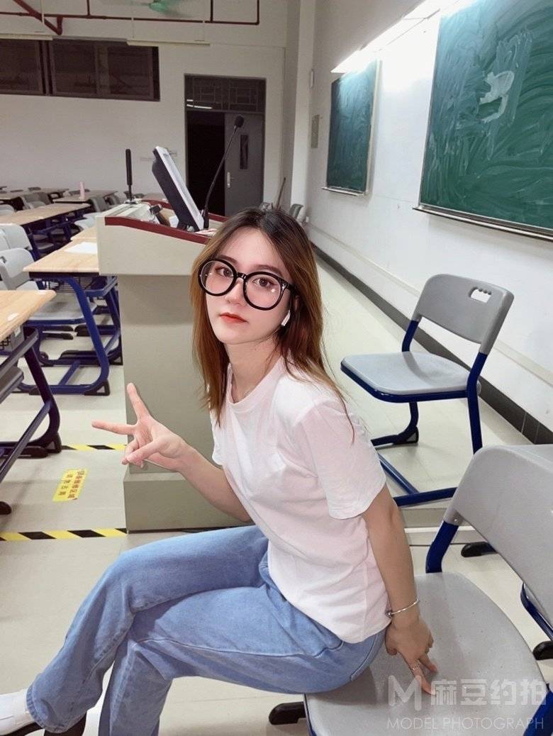 黑白模特