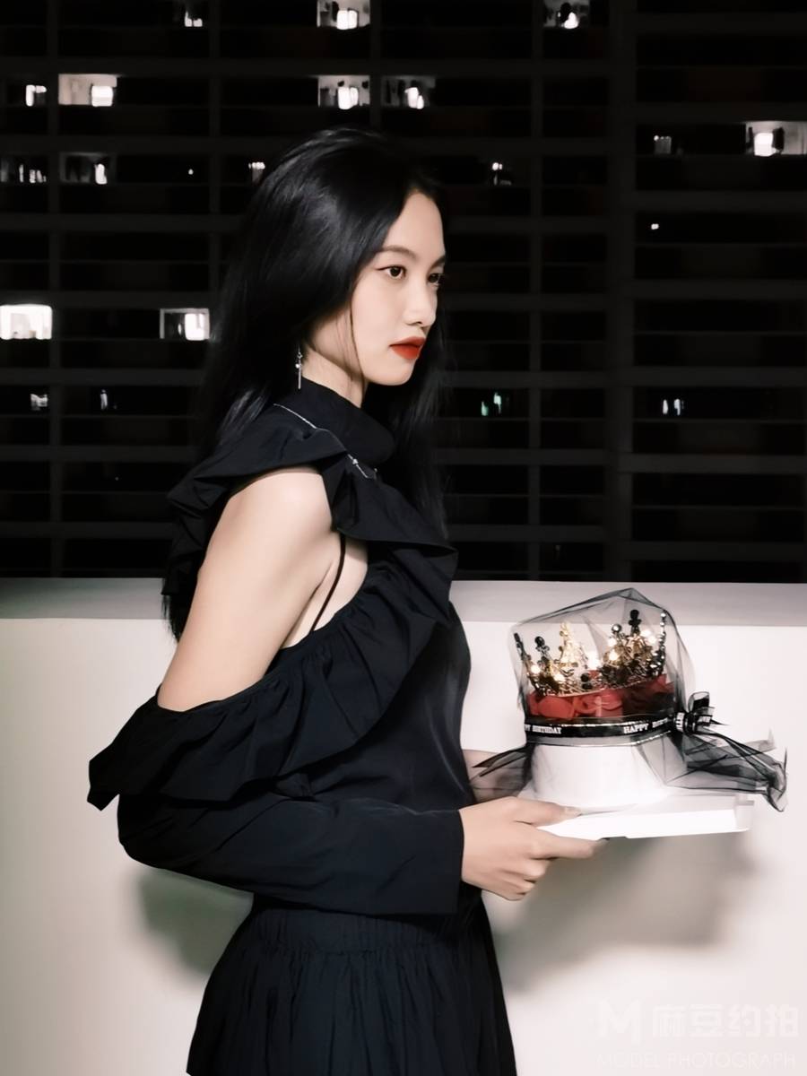 情绪模特