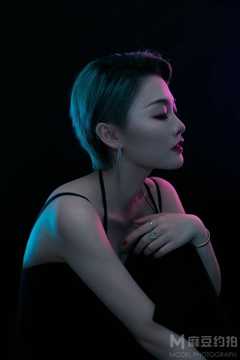 情绪模特