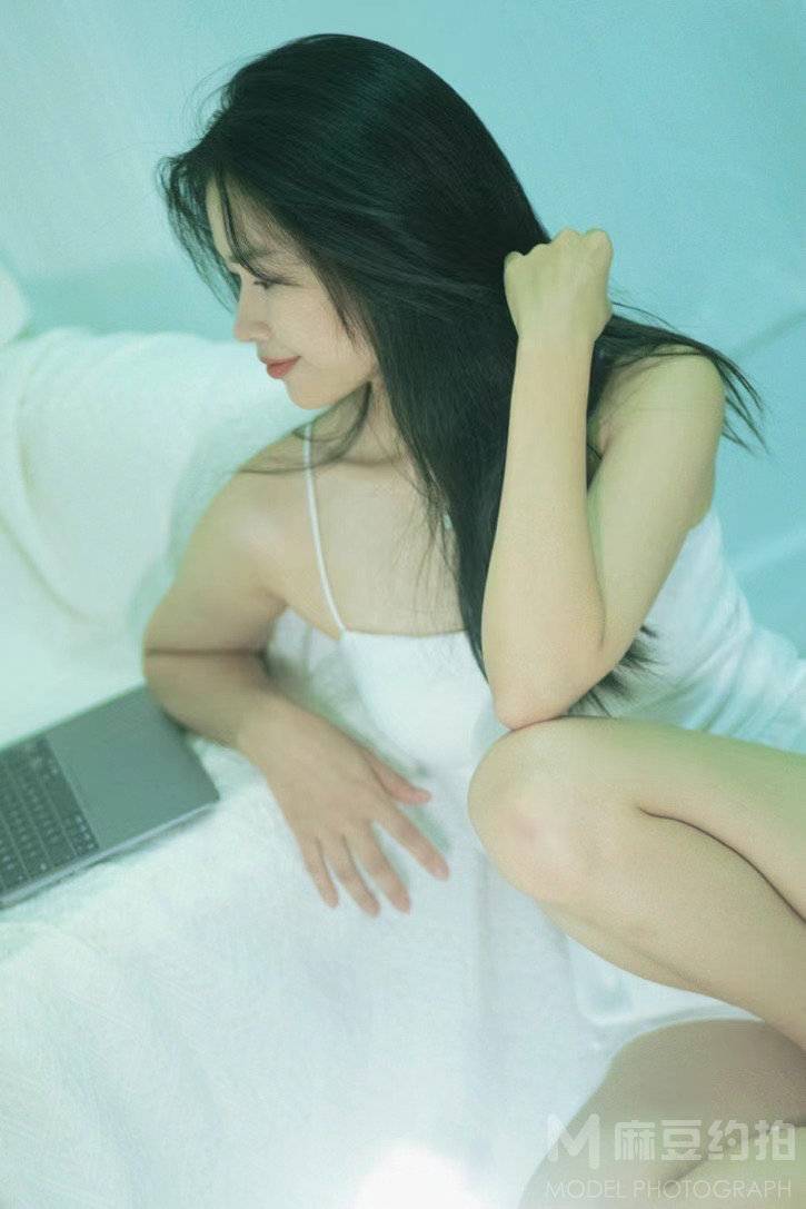 黑白模特