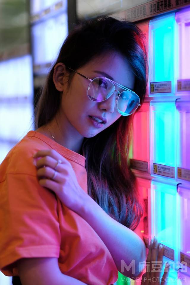 情绪模特