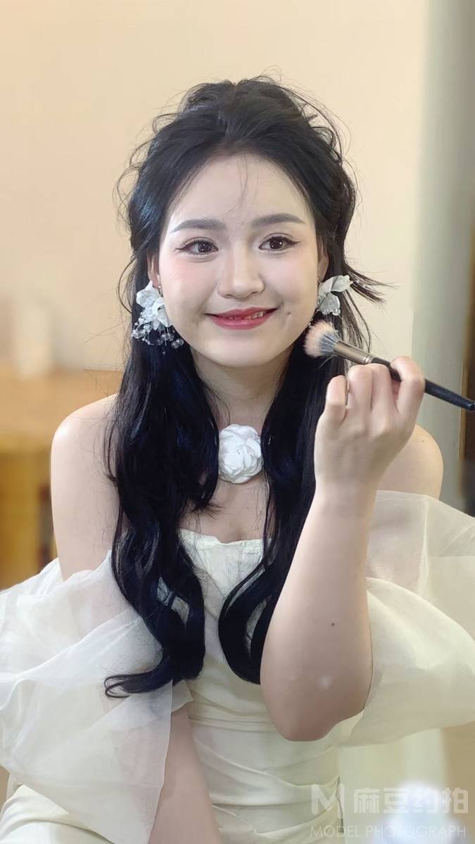 妆容模特