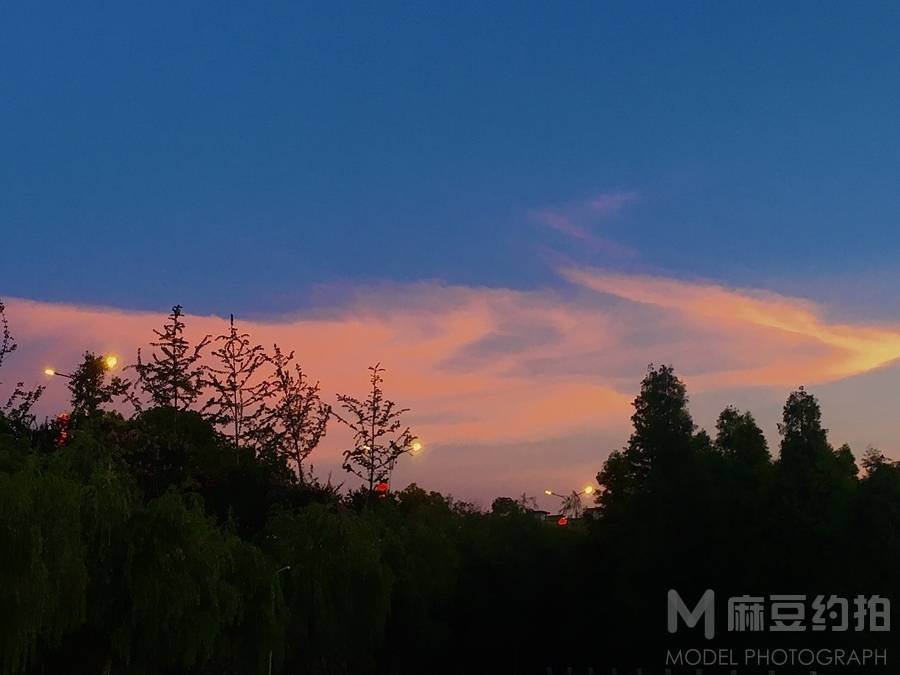 夜景模特