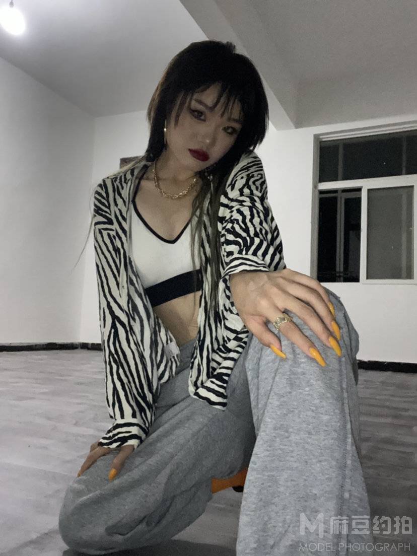 黑白模特