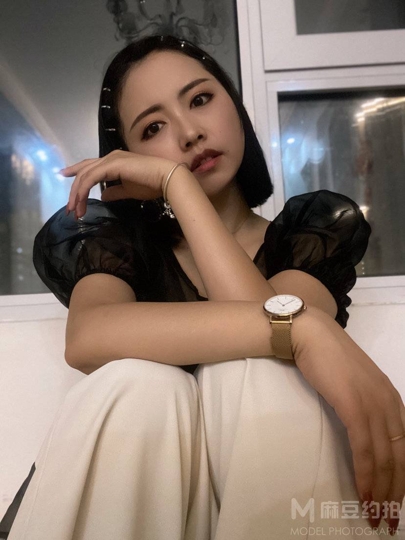 情绪模特