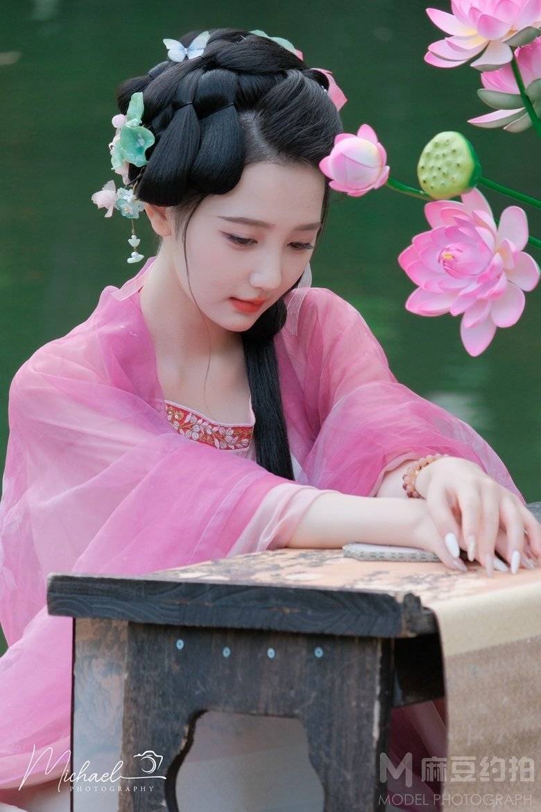 汉服模特