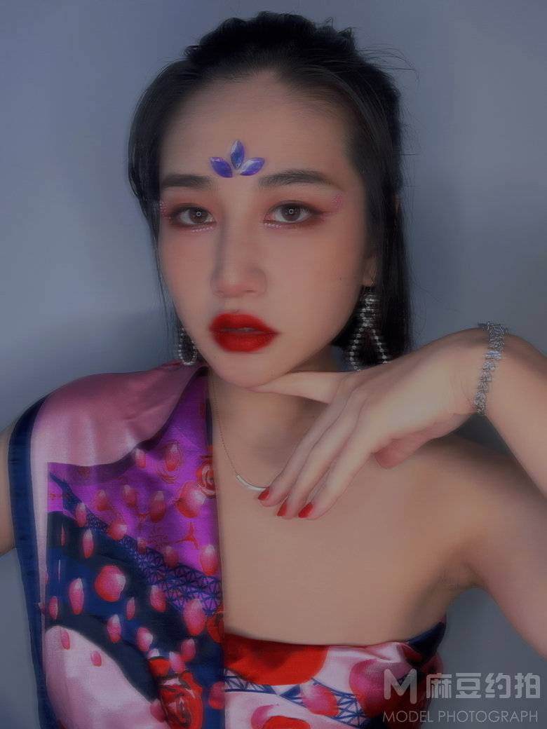 情绪模特