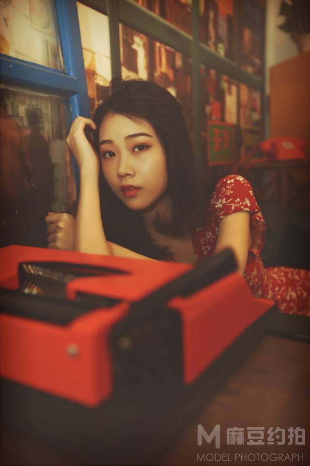 情绪模特