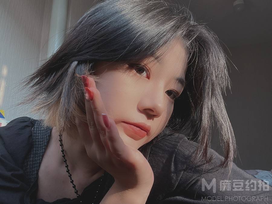 黑白模特