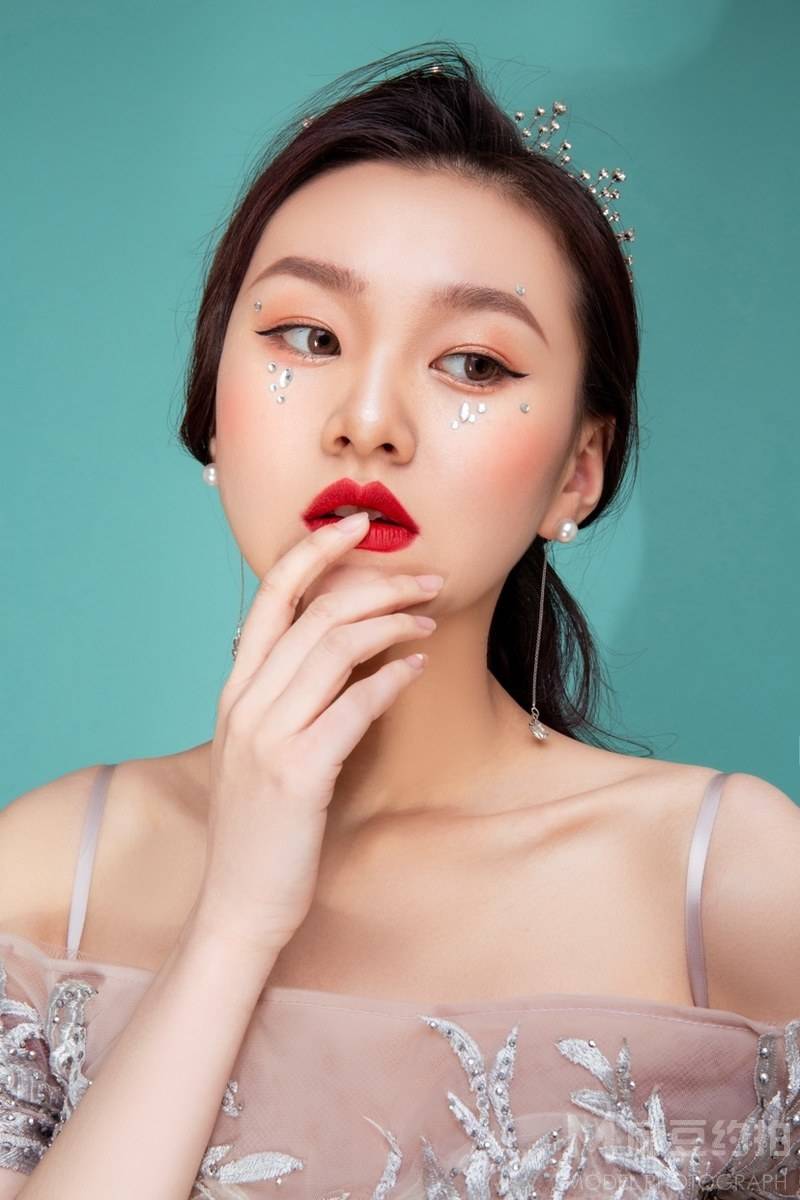 情绪模特