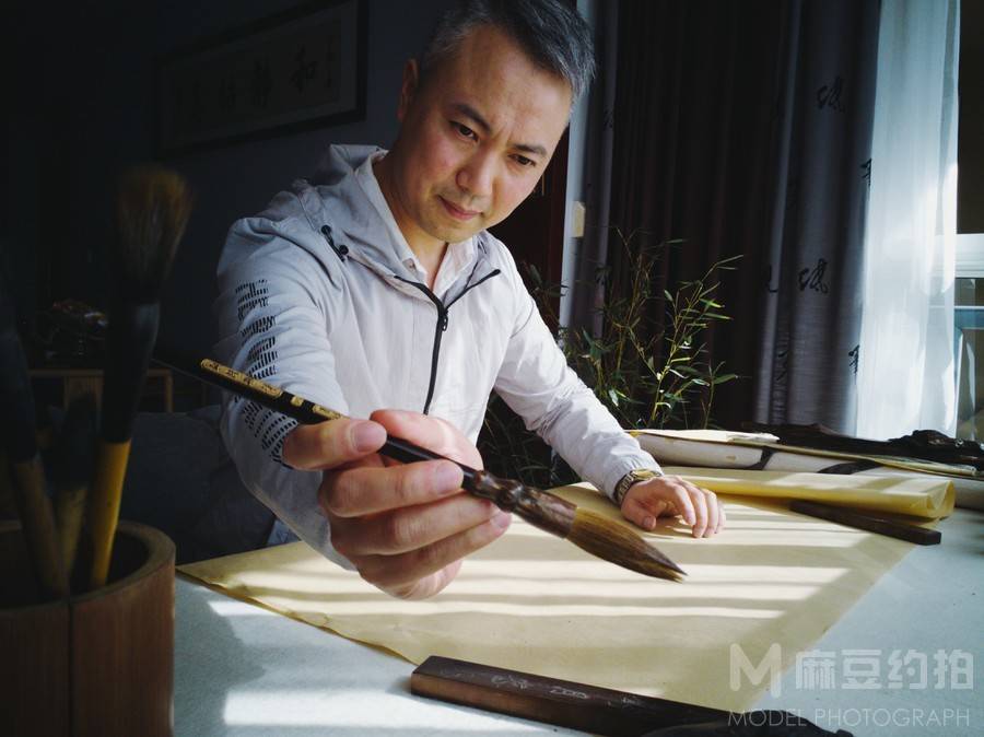 情绪模特