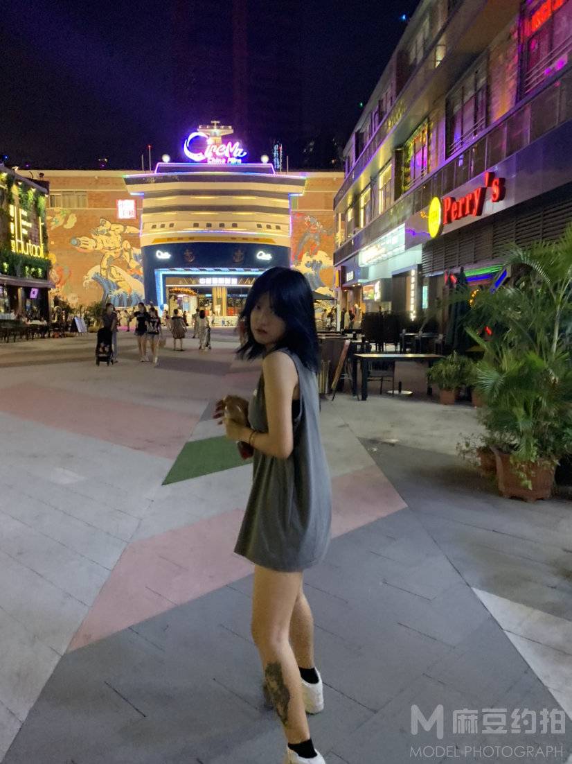 情绪模特