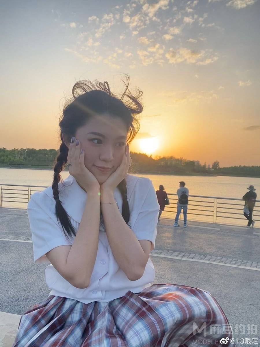 校园模特