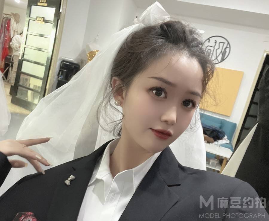 黑白模特
