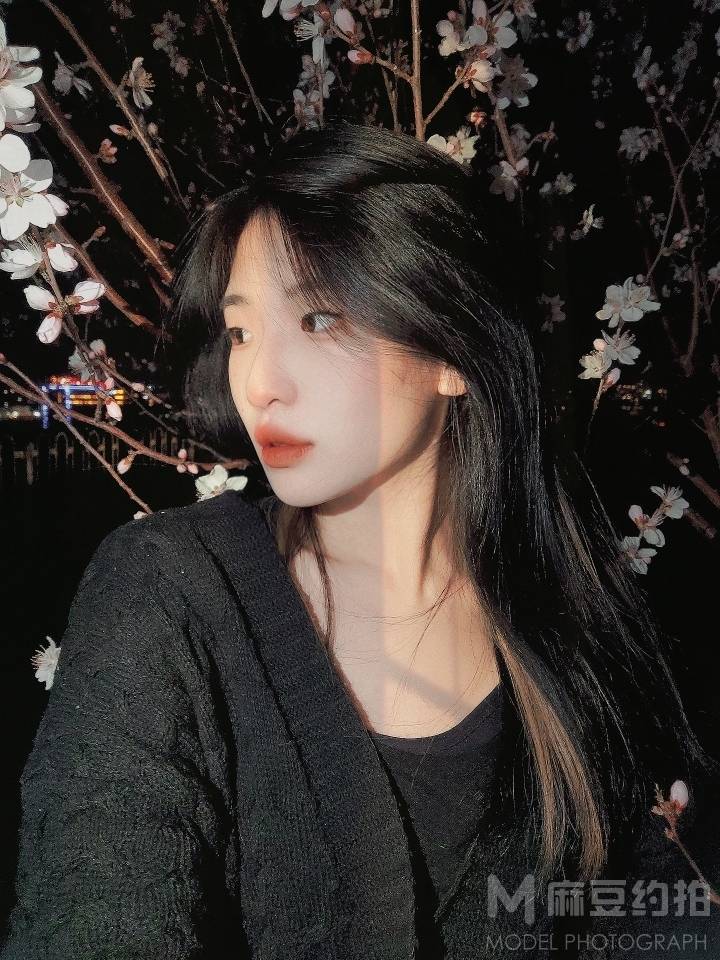 黑白模特