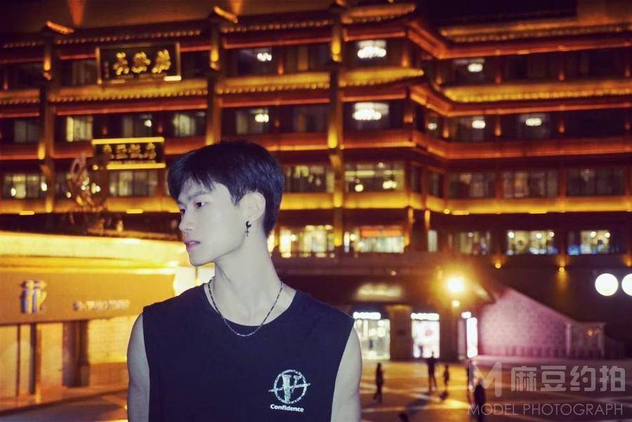 情绪模特