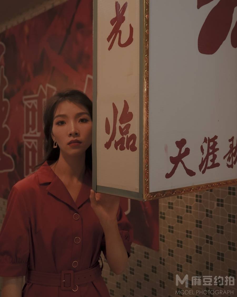 情绪模特