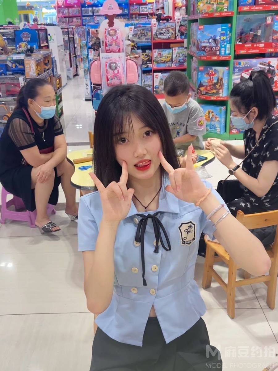 校园模特