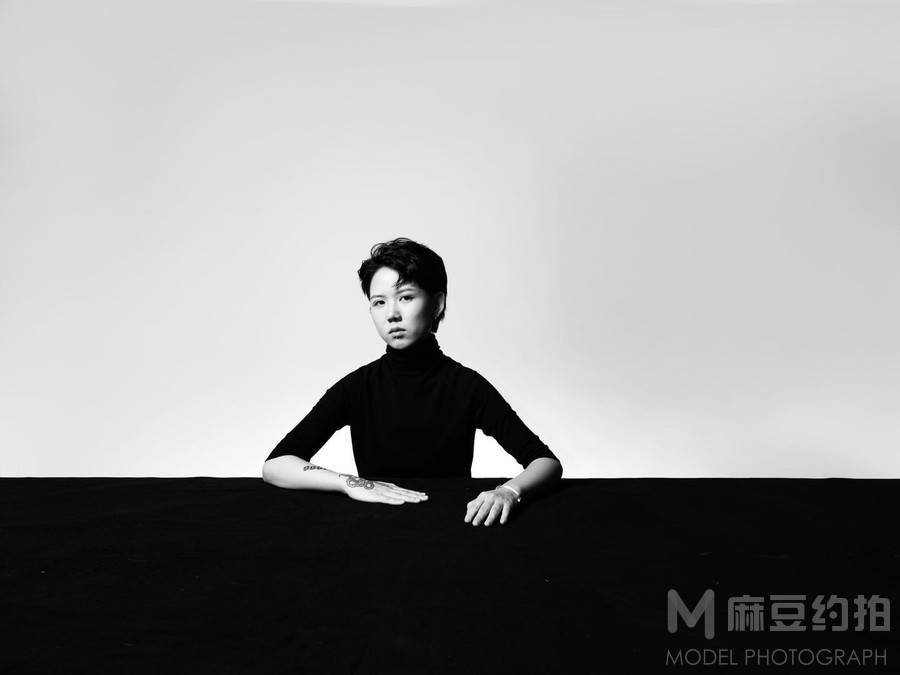 黑白模特
