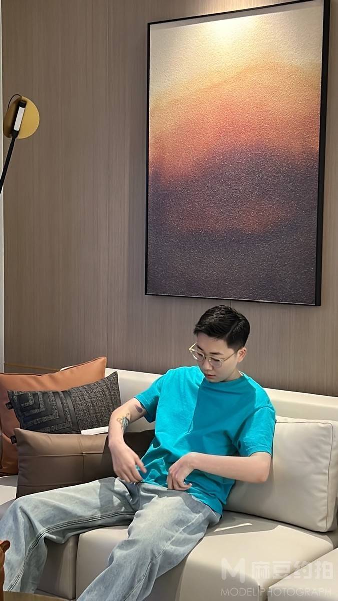 情绪模特