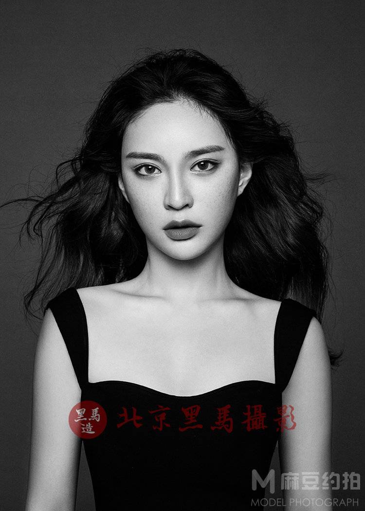 黑白模特