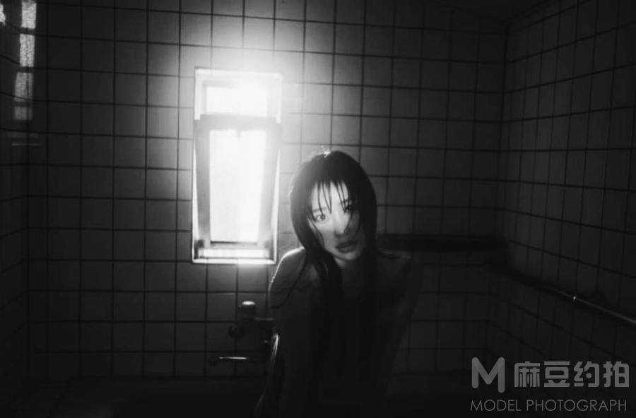 黑白模特