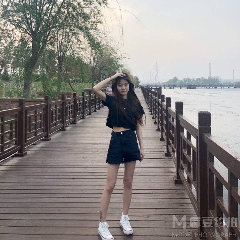校园模特