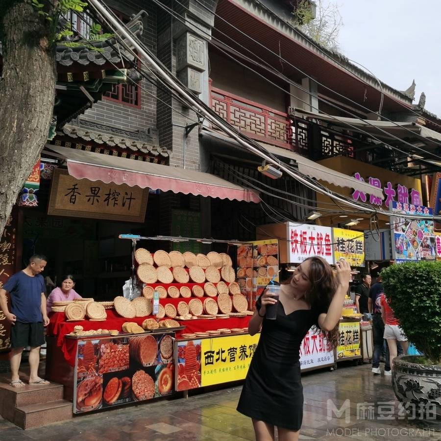 校园模特